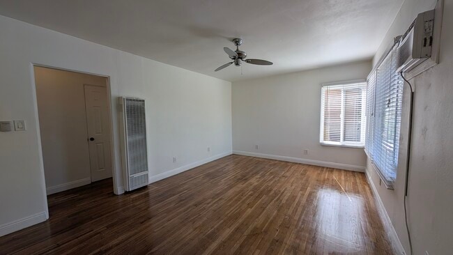 6206 Cahuenga Blvd in North Hollywood, CA - Building Photo - Building Photo