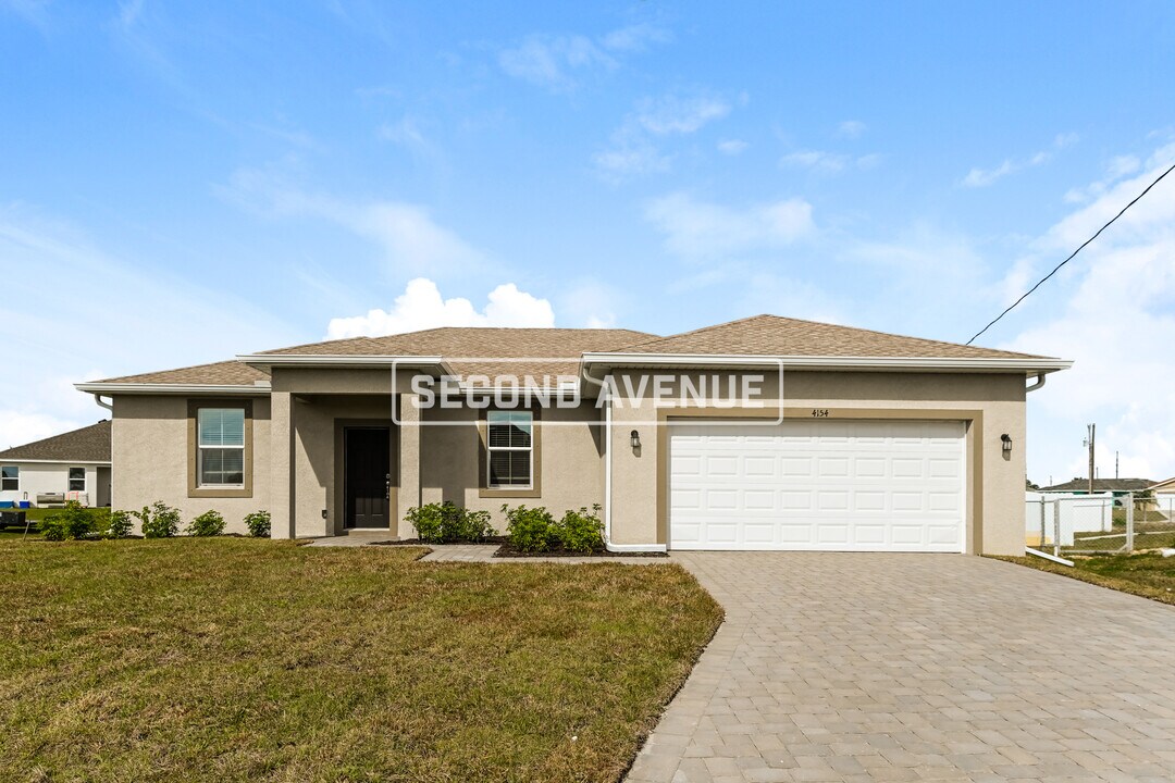 4154 NE 9th Ave in Cape Coral, FL - Building Photo