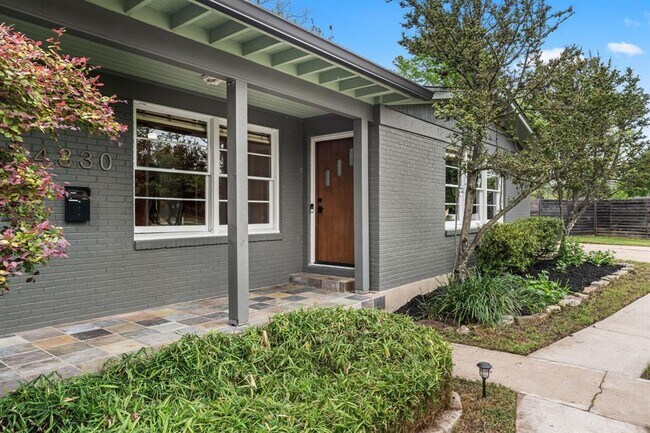 property at 4330 Parkwood Rd