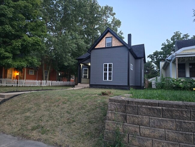property at 817 W 5th St