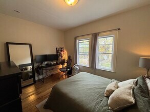 1712 Beacon St, Unit 2 in Brookline, MA - Building Photo - Building Photo