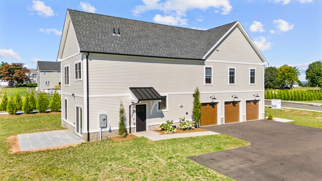 9 June Dr in North Haven, CT - Building Photo - Building Photo