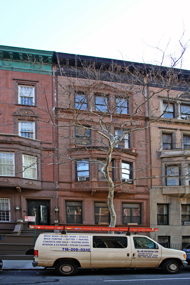 19 W 70th St in New York, NY - Building Photo - Building Photo