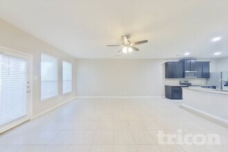 714 Shady Meadow Ln in Glenn Heights, TX - Foto de edificio - Building Photo