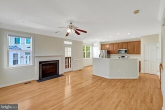13576 Davinci Ln in Herndon, VA - Building Photo - Building Photo