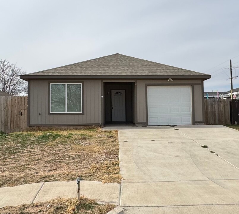 321 N Sherman Ave in Lubbock, TX - Building Photo