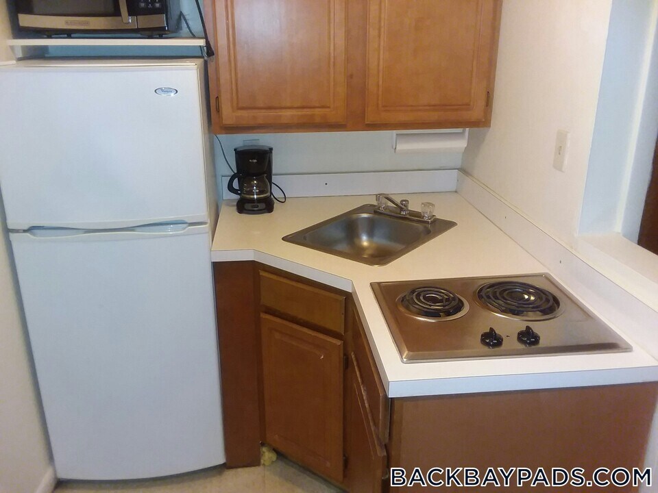 83 St Botolph St in Boston, MA - Building Photo
