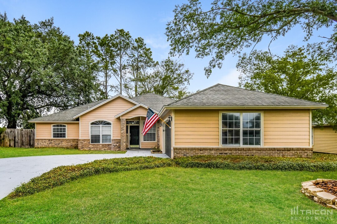 8911 Country Bend Cir N in Jacksonville, FL - Building Photo