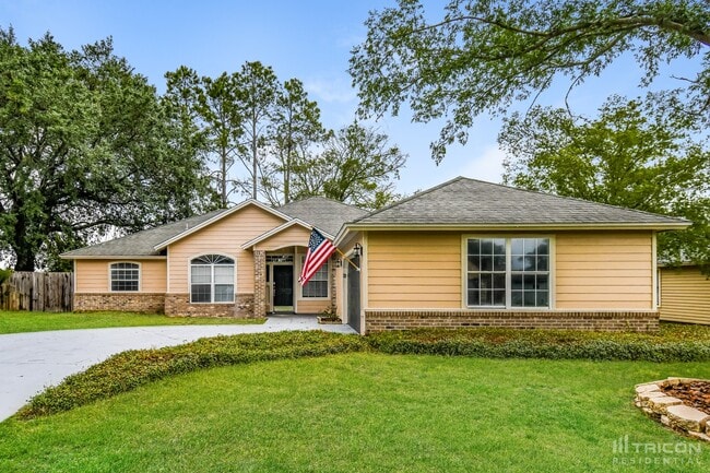 property at 8911 Country Bend Cir N