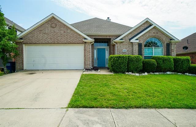 1044 Southfork Dr in Little Elm, TX - Building Photo