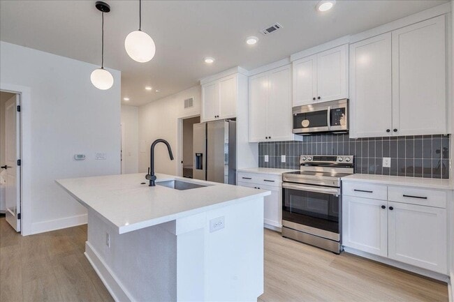 3000 Duval St, Unit 202 in Austin, TX - Building Photo - Building Photo