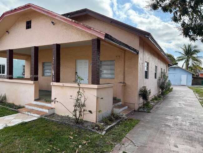 2978 NW 28th St in Miami, FL - Building Photo - Building Photo