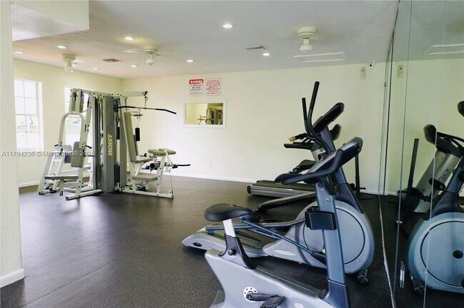 1791 NW 96th Terrace in Pembroke Pines, FL - Building Photo - Building Photo