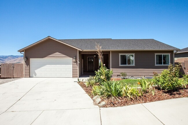 3950 NE Vista del Rey Dr