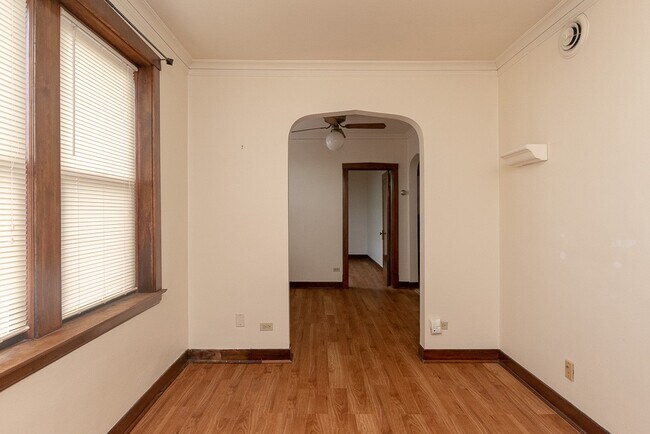 3632 N Paulina St, Unit J08P