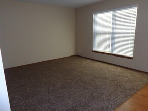 1404 Keele Dr in Carpentersville, IL - Foto de edificio - Building Photo