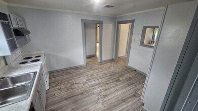109 E Leon St in Gatesville, TX - Building Photo - Building Photo