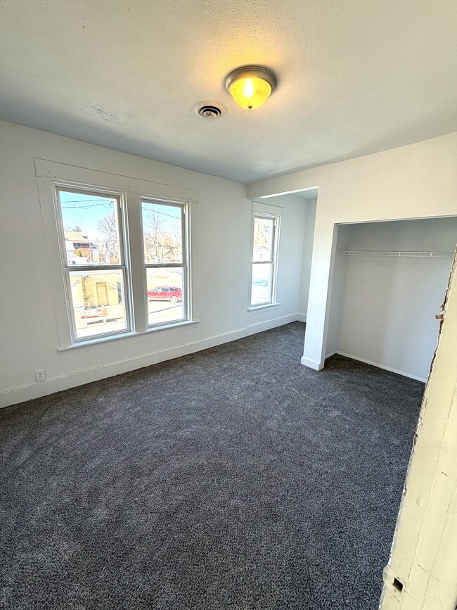 731 W 4th St, Unit 729 in Erie, PA - Foto de edificio - Building Photo