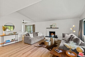 1380 Old Topanga Canyon Rd in Topanga, CA - Foto de edificio - Building Photo