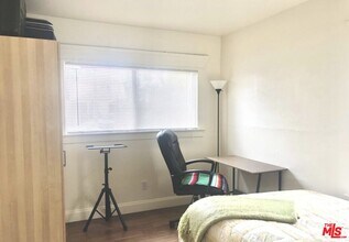 1266 W 35th Pl in Los Angeles, CA - Building Photo - Building Photo