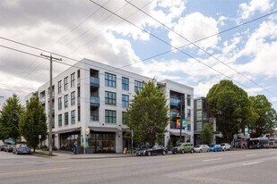 1588 E Hastings St in Vancouver, BC - Building Photo