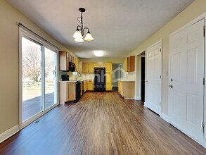 7083 Hunters Moon Ct in Hamilton, OH - Building Photo - Building Photo