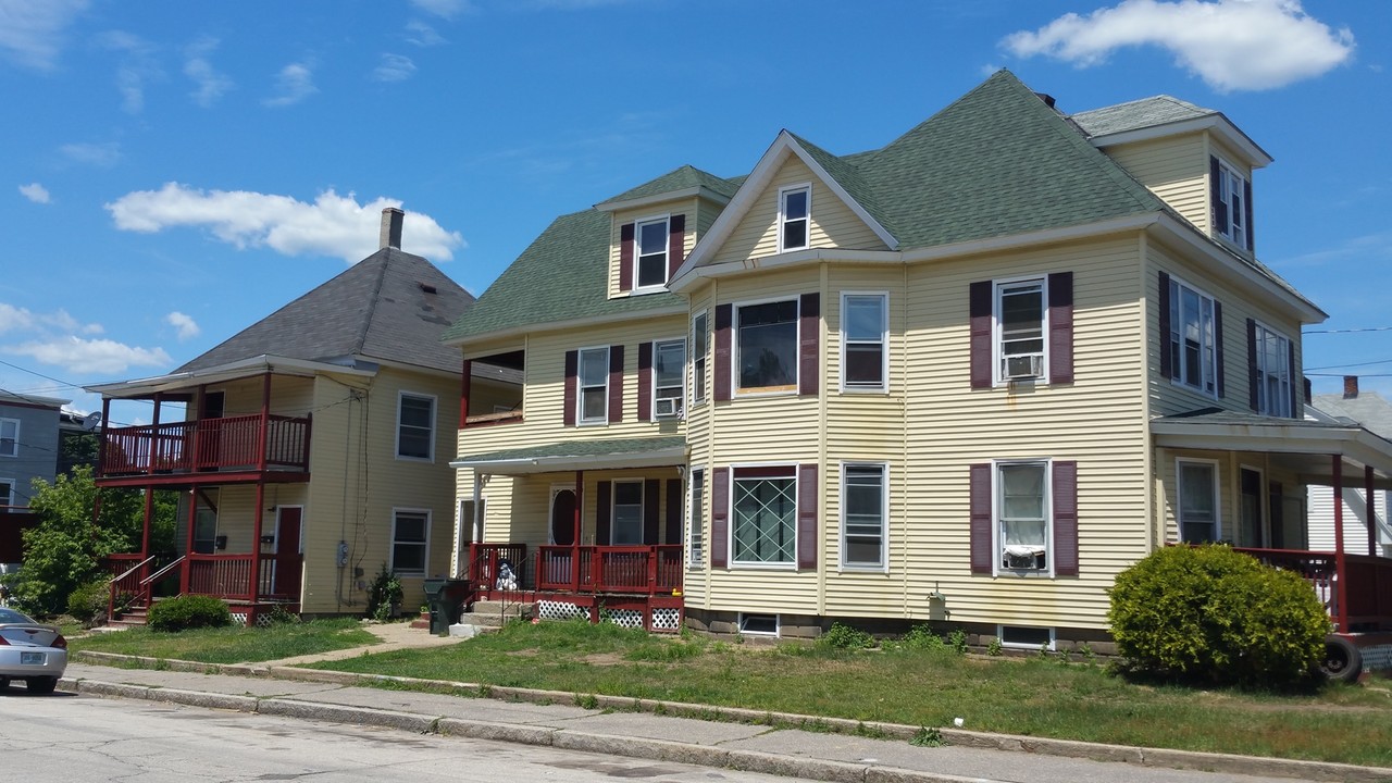 Attractive 5 Unit Multi Family in Manchester, NH - Building Photo