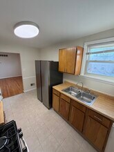 2458 Duck Creek Rd, Unit Floor 2 in Cincinnati, OH - Building Photo - Building Photo