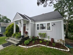165 Greenfield Dr in Bridgeport, CT - Building Photo - Building Photo