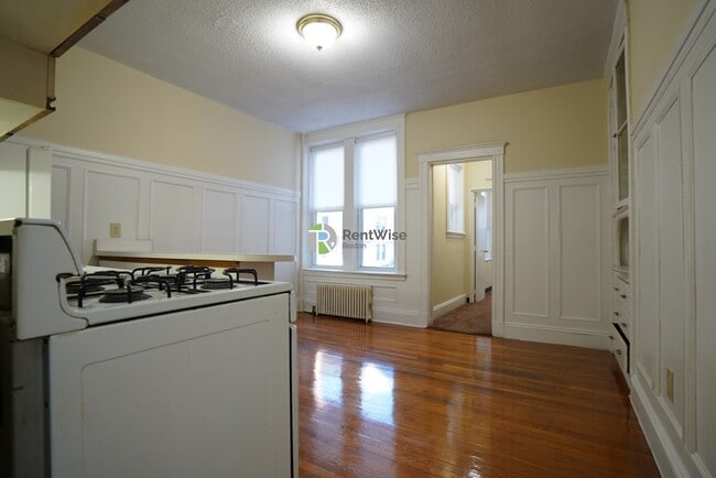 1124 Commonwealth Ave, Unit 2A in Boston, MA - Foto de edificio - Building Photo