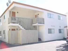 Buena Pines Apartments in Buena Park, CA - Building Photo - Building Photo