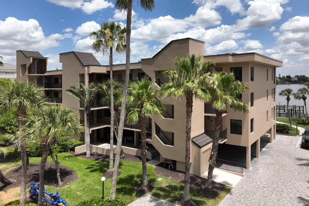 9318 Gulf Shore Dr in Naples, FL - Foto de edificio