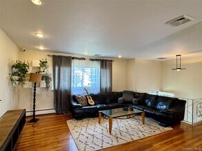 6 Fairway Dr in Old Bethpage, NY - Building Photo - Building Photo