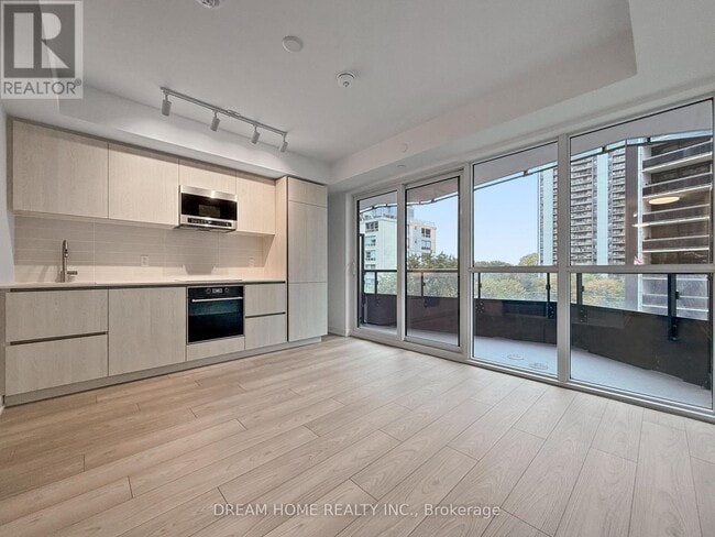 120 Broadway Ave in Toronto, ON - Building Photo - Building Photo