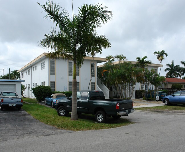 1610 Lee St in Hollywood, FL - Building Photo - Building Photo