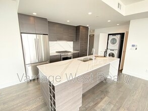 1181 Sunset Dr in Kelowna, BC - Building Photo - Building Photo