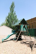 16932 SE Powell Blvd in Portland, OR - Foto de edificio - Building Photo