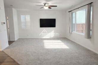 6155 Mehrten Cir in Rocklin, CA - Foto de edificio - Building Photo