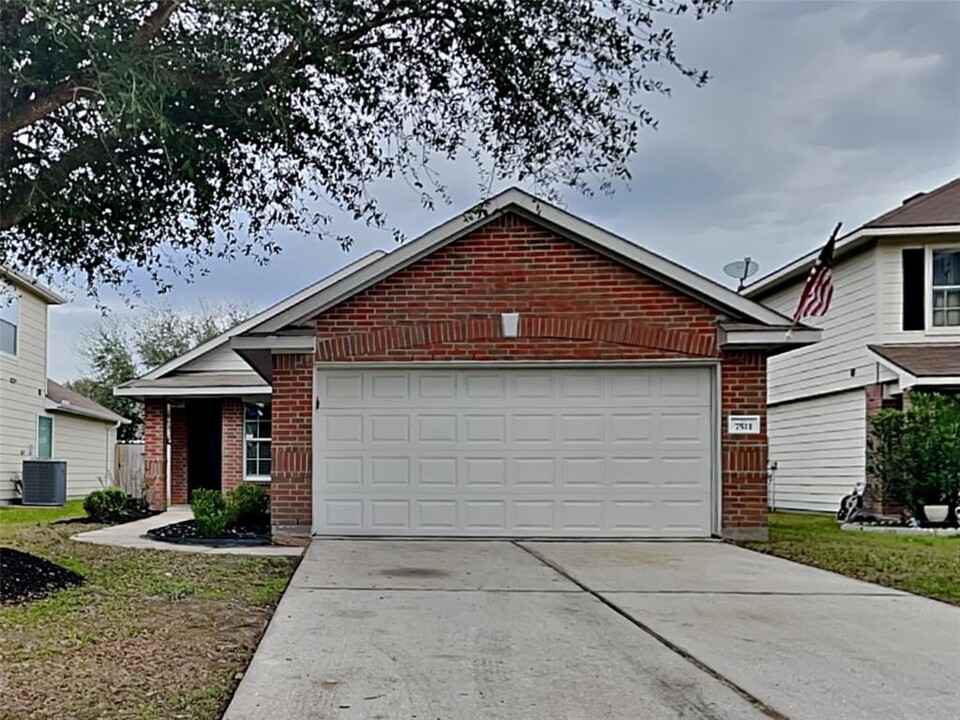 7511 Stallion Trail Dr in Humble, TX - Building Photo