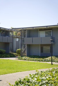 Holiday Gardens Apartments photo'