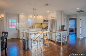 348 Buckingham Ave in Milford, CT - Building Photo - Building Photo