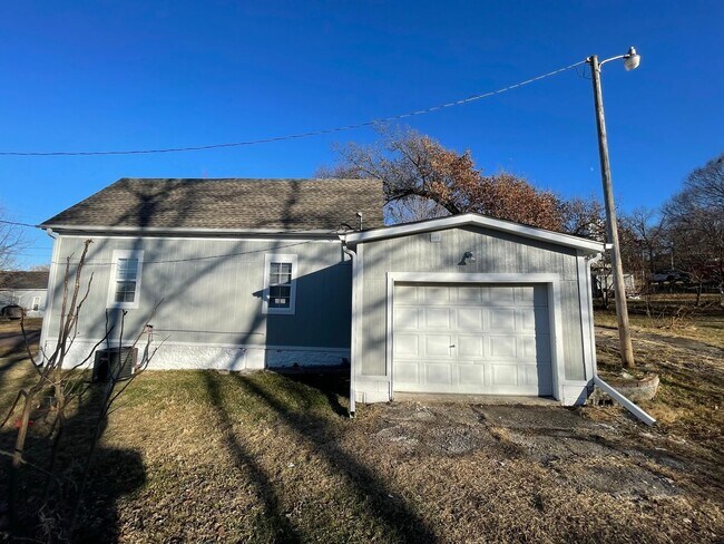 703 Jabez St in Richmond, MO - Building Photo - Building Photo