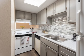 San Marin in El Paso, TX - Foto de edificio - Building Photo