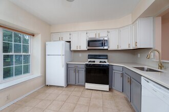 330 Smithwold Rd in Franklin Township, NJ - Building Photo - Building Photo
