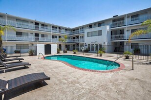 Terraces at Toscana in Sherman Oaks, CA - Building Photo