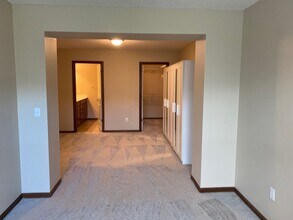 15564 60th Ave N in Minneapolis, MN - Building Photo - Building Photo