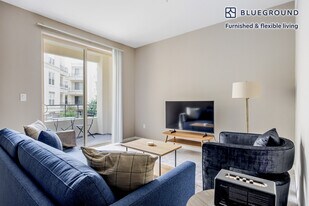 25 S Oak Knoll Ave in Pasadena, CA - Building Photo