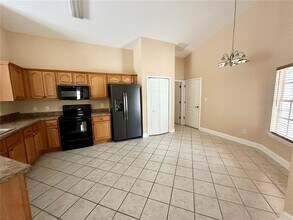 1676 Vick Rd in Apopka, FL - Foto de edificio - Building Photo