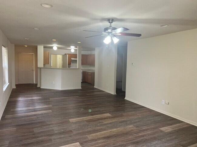 19530 Sandy Woods Dr in Tomball, TX - Building Photo - Building Photo