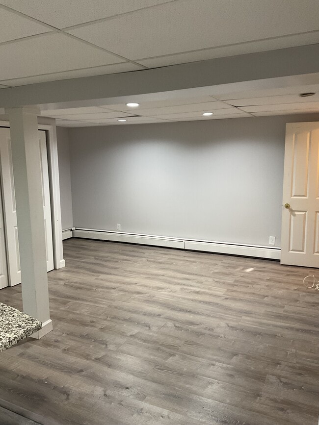 50 Waterbury Ave, Unit # 2 in Stamford, CT - Foto de edificio - Building Photo